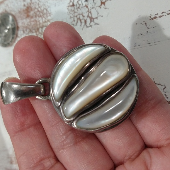 Round MOP Sterling Silver Pendant - Picture 7 of 10